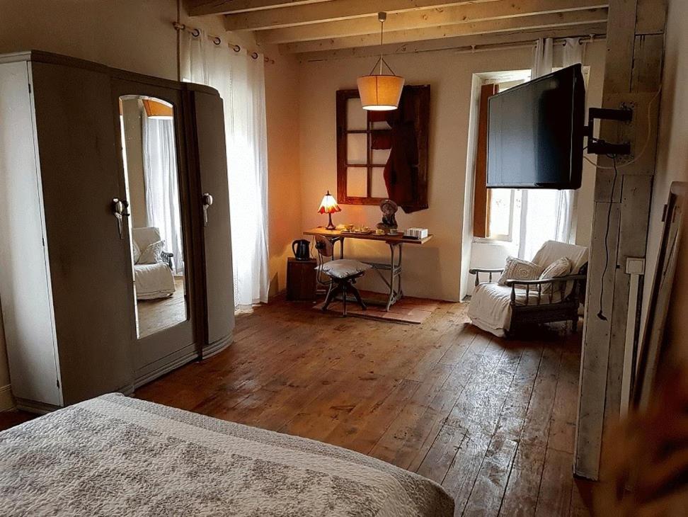Chambres D'Hotes Chez Valerie Арет Номер фото